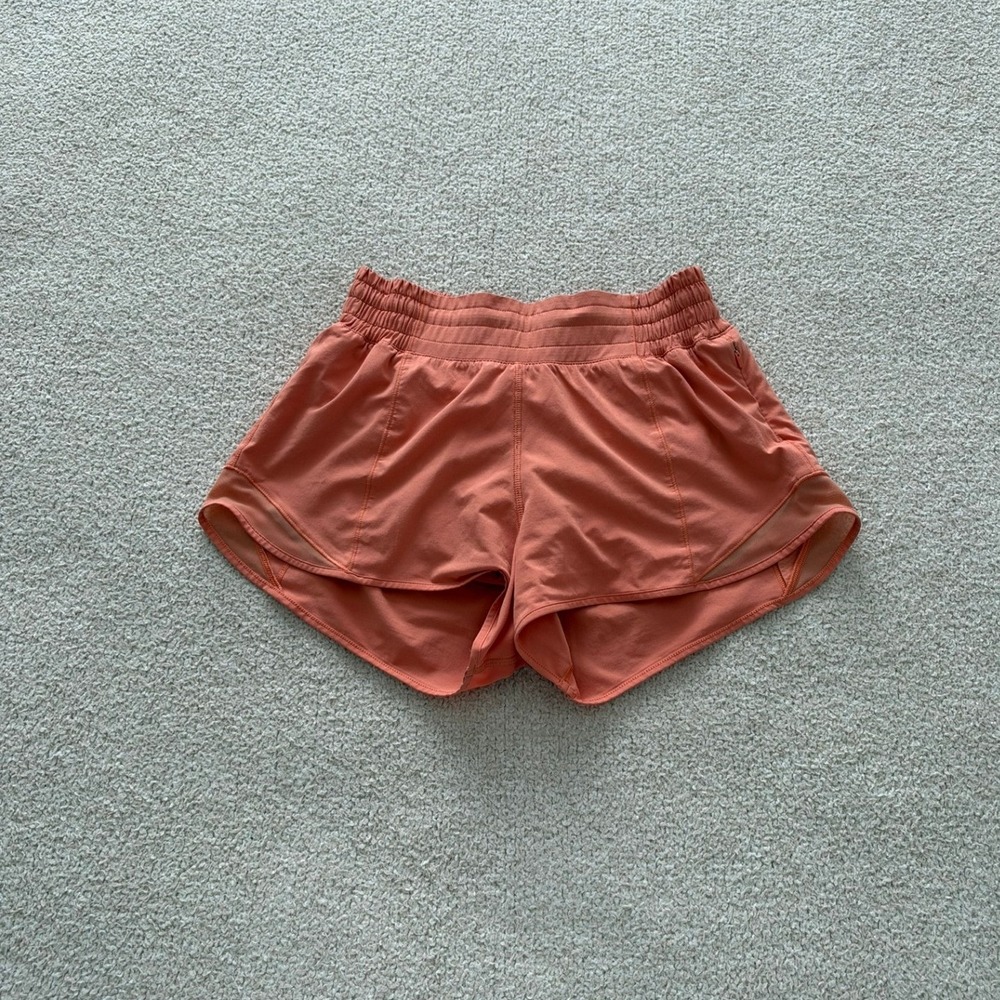 lululemon Hotty Hot HR Short 2.5" size 4 in Sunny Coral